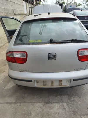 Foto de PORTON TRASERO SEAT LEON (1M1) 1.6  (101 CV / 74 KW) referencia 1M6827025H