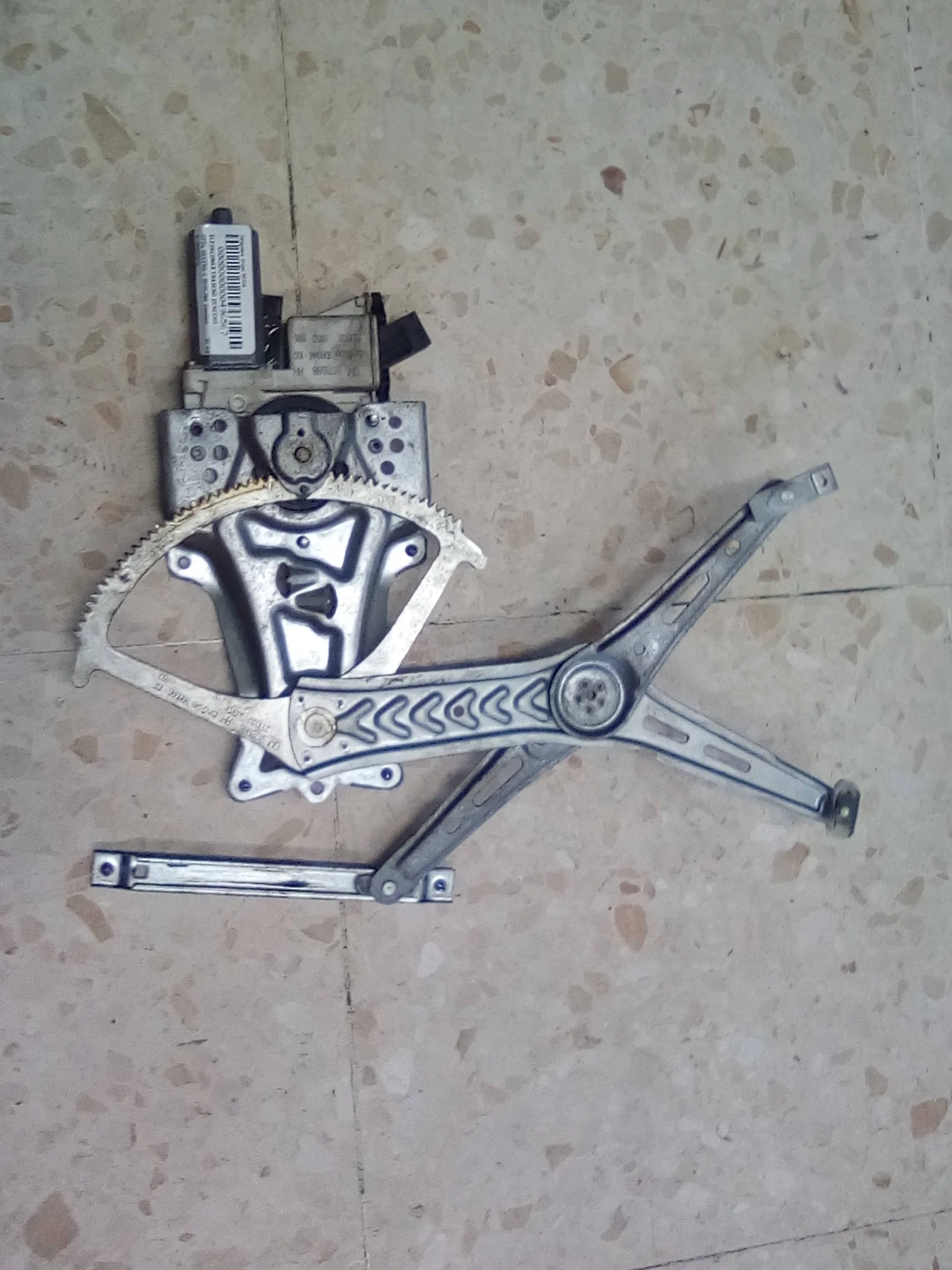 Foto de ELEVALUNAS TRASERO DERECHO OPEL VECTRA C BERLINA 2.2 16V DTI CAT (Y 22 DTR / L50) (125 CV / 92 KW) referencia 0130822012