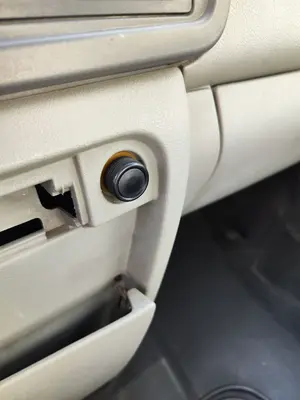 Foto de CENICERO NISSAN INTERSTAR (X70) 2.5 dCi Diesel CAT (114 CV / 84 KW)