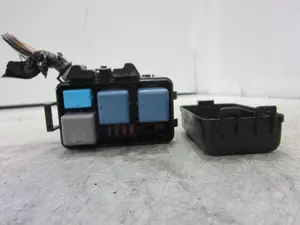 Foto de CAJA RELES / FUSIBLES LEXUS RX (GGL1/GYL1) 3.5 V6 24V CAT (249 CV / 183 KW) referencia 8266248320 foto 3