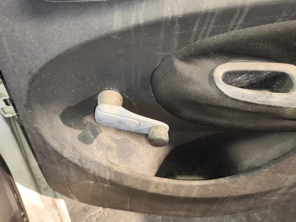 Foto de MANETA ELEVALUNAS TRASERA DERECHA CITROEN C3 PICASSO 1.6 HDi FAP (92 CV / 68 KW) referencia 9653797777