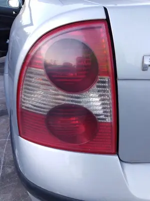 Foto de PILOTO TRASERO IZQUIERDO VOLKSWAGEN PASSAT BERLINA (3B3) 1.9 TDI (131 CV / 96 KW)