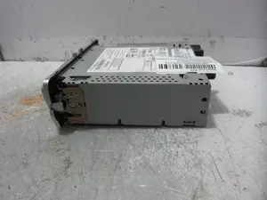 Foto de SISTEMA AUDIO / RADIO CD RENAULT MEGANE III BERLINA 5P 1.6 16V CAT (101 CV / 74 KW) referencia 281158023R foto 4