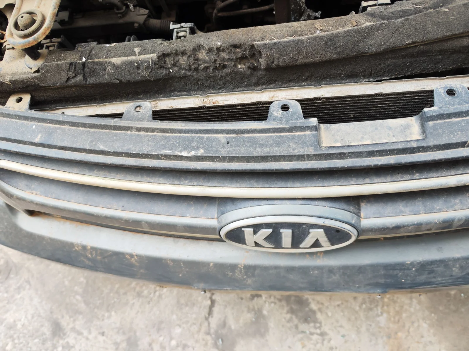 Foto de REFUERZO PARAGOLPES DELANTERO KIA CARNIVAL 2.9 CRDi CAT (185 CV / 136 KW)