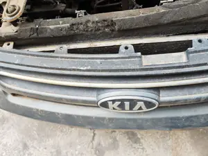 Foto de REFUERZO PARAGOLPES DELANTERO KIA CARNIVAL 2.9 CRDi CAT (185 CV / 136 KW)