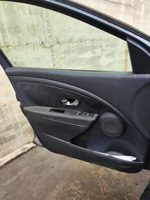 Foto de GUARNECIDO PUERTA DELANTERA IZQUIERDA RENAULT MEGANE III BERLINA 5P 1.5 dCi Diesel FAP (110 CV / 81 KW) referencia 809015355R