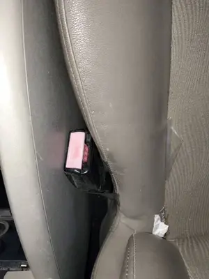Foto de ENGANCHE CINTURON DELANTERO DERECHO RENAULT SCENIC II (JM)