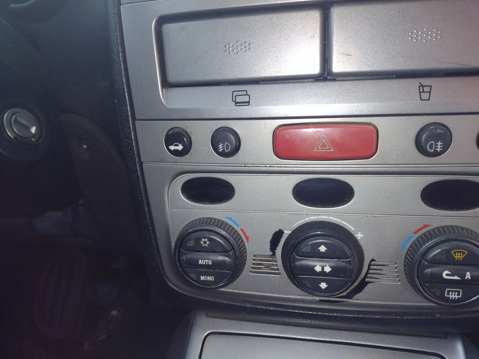 Foto de WARNING ALFA ROMEO GT (125) 1.9 JTD (M) 16V CAT (150 CV / 110 KW)