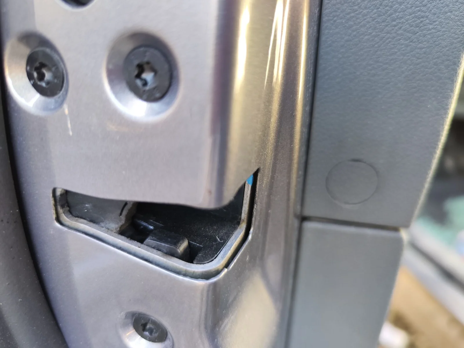Foto de CERRADURA PUERTA DELANTERA DERECHA FORD C-MAX (CB7) 1.6 TDCi CAT (116 CV / 85 KW)