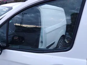 Foto de LUNA DELANTERA IZQUIERDA FORD TRANSIT COURIER (C4A) 1.5 TDCi CAT (95 CV / 70 KW)