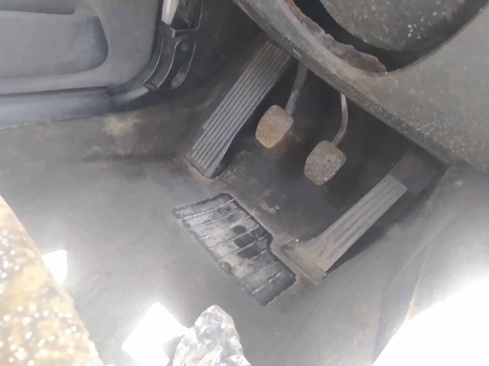 Foto de PEDAL EMBRAGUE BMW SERIE 1 BERLINA (E81/E87) 2.0 16V Diesel CAT (122 CV / 90 KW)