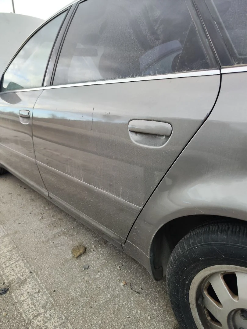 Foto de PUERTA TRASERA IZQUIERDA AUDI A6 BERLINA (4B2) 2.4 V6 30V (165 CV / 121 KW)