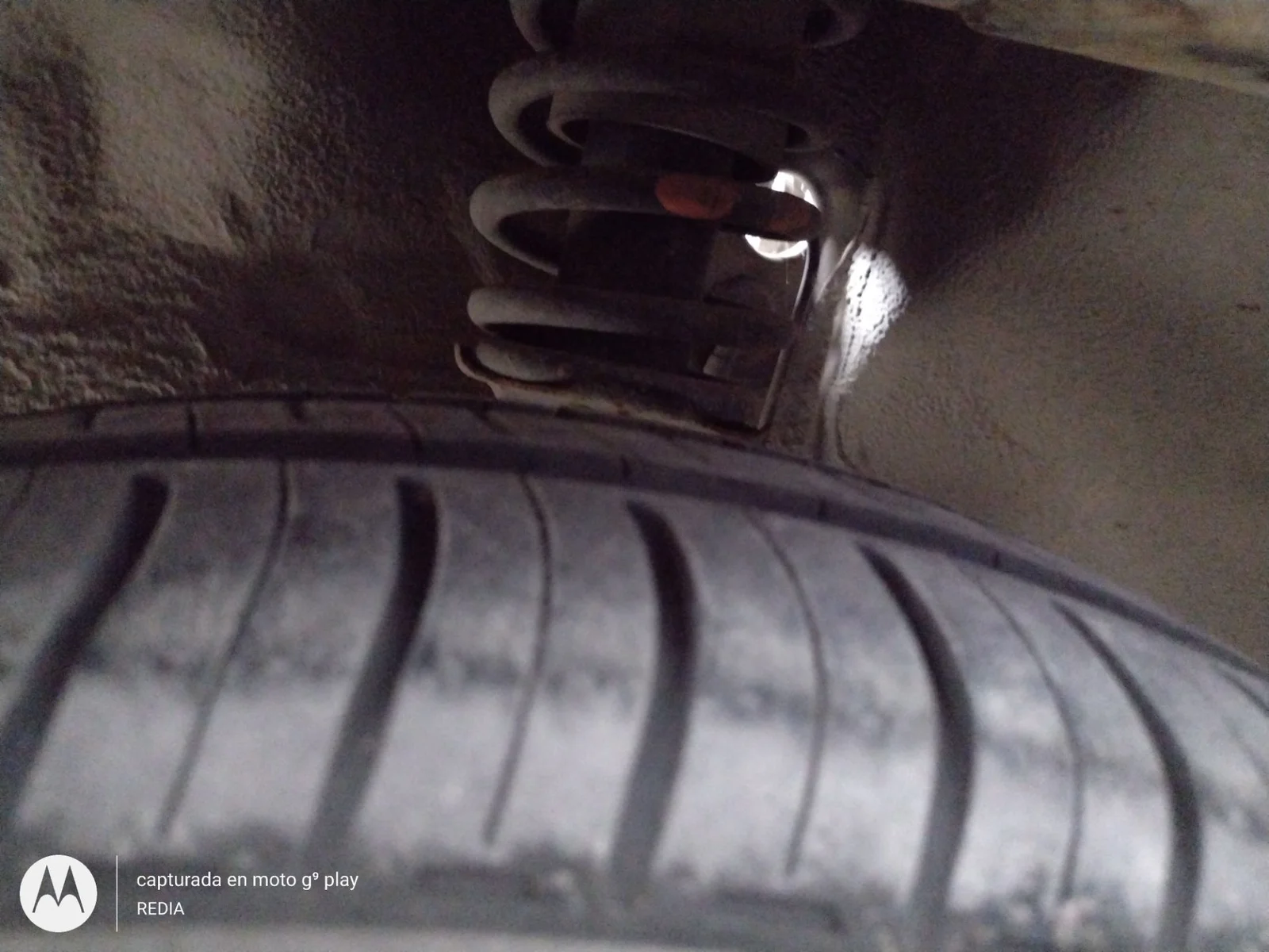 Foto de AMORTIGUADOR DELANTERO IZQUIERDO SUZUKI IGNIS (RG/FH) 1.3 CAT (83 CV / 61 KW)