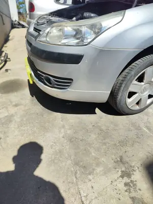 Foto de PARAGOLPES DELANTERO CITROEN C4 BERLINA 1.6 16V HDi (90 CV / 66 KW) foto 2