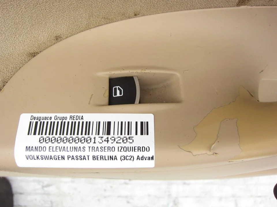 Foto de MANDO ELEVALUNAS TRASERO IZQUIERDO VOLKSWAGEN PASSAT BERLINA (3C2) 2.0 TDI (140 CV / 103 KW)