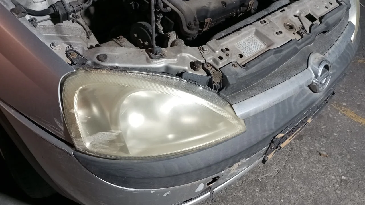 Foto de FARO DERECHO OPEL CORSA C 1.2 16V CAT (Z 12 XE / LW4) (75 CV / 55 KW) referencia 93173252