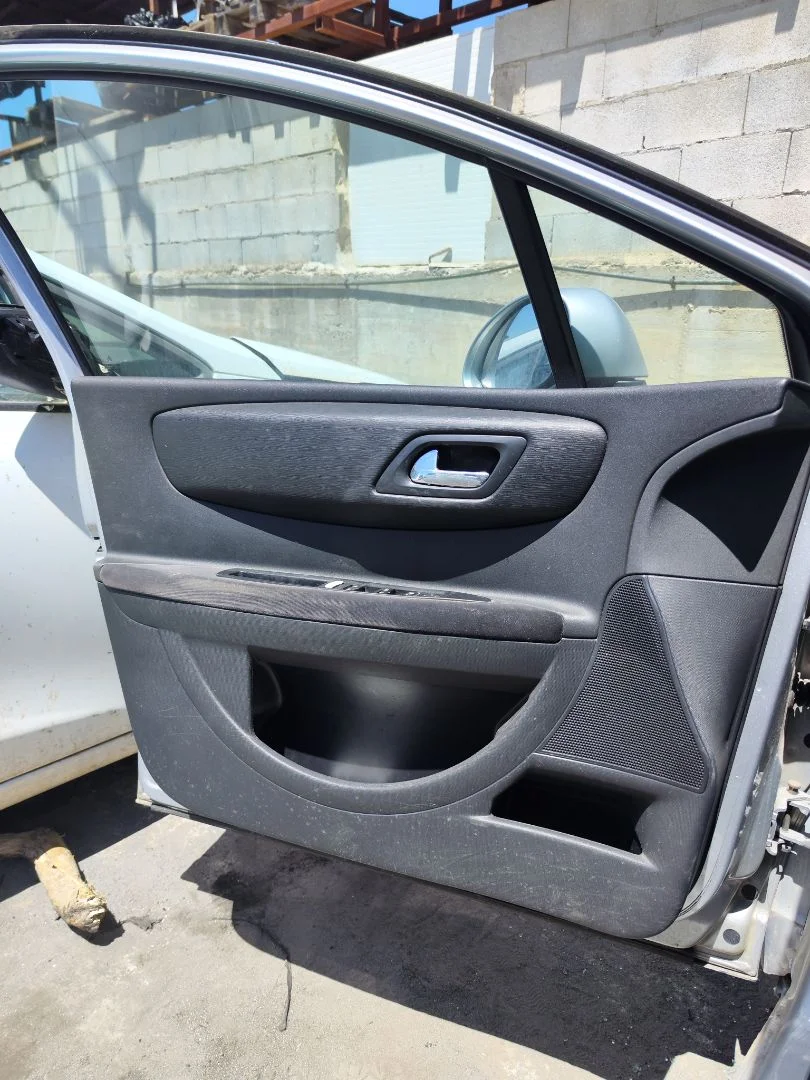 Foto de GUARNECIDO PUERTA DELANTERA IZQUIERDA CITROEN C4 BERLINA 1.6 16V HDi (90 CV / 66 KW) referencia 9332HN