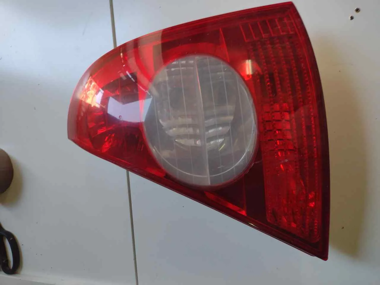 Foto de PILOTO TRASERO DERECHO RENAULT CLIO II FASE I (B/CB0) referencia 8200071414