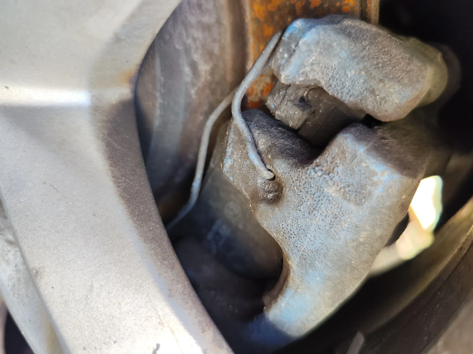 Foto de PINZA DE FRENO TRASERA IZQUIERDA FORD FOCUS CABRIO (CA5) 2.0 TDCi CAT (136 CV / 100 KW)