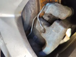 Foto de PINZA DE FRENO TRASERA IZQUIERDA FORD FOCUS CABRIO (CA5) 2.0 TDCi CAT (136 CV / 100 KW)