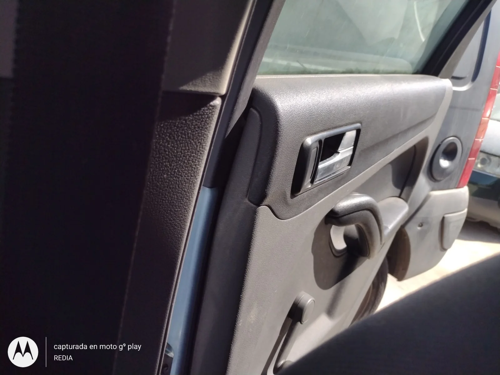 Foto de MANETA INTERIOR TRASERA DERECHA FORD FOCUS SPORTBREAK (CAP) 1.6 16V CAT (101 CV / 74 KW) referencia 1470111