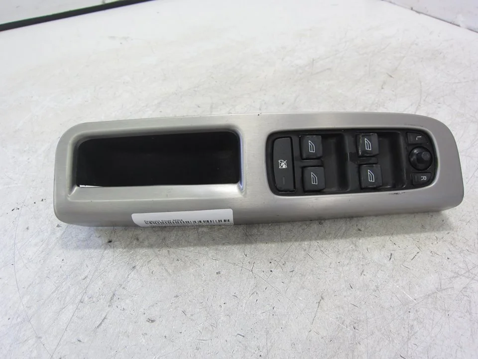 Foto de MANDO ELEVALUNAS DELANTERO IZQUIERDO VOLVO S40 BERLINA 2.5 20V Turbo CAT (220 CV / 162 KW) referencia 8679666