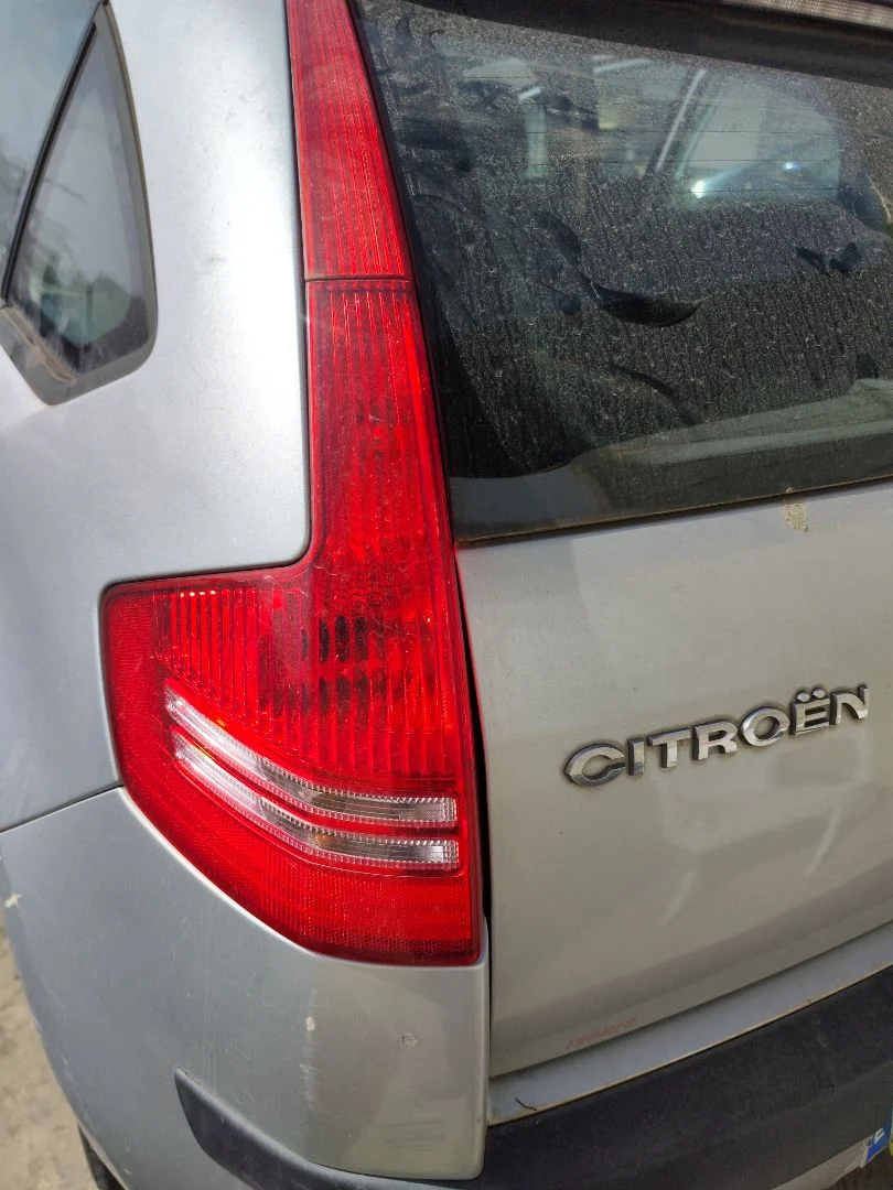 Foto de PILOTO TRASERO IZQUIERDO CITROEN C4 BERLINA 1.6 16V HDi (90 CV / 66 KW)