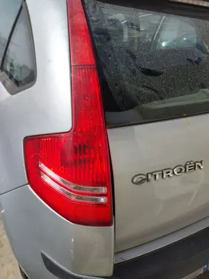 Foto de PILOTO TRASERO IZQUIERDO CITROEN C4 BERLINA 1.6 16V HDi (90 CV / 66 KW)