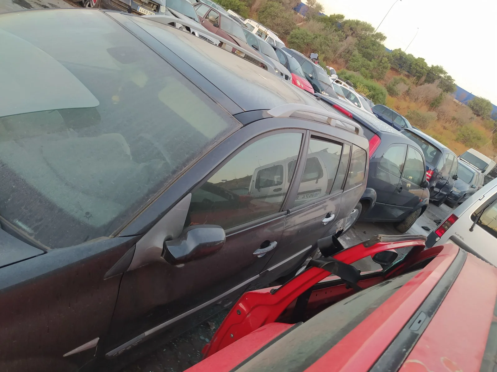 Foto de PUERTA DELANTERA IZQUIERDA RENAULT MEGANE II BERLINA 5P 1.4 16V (98 CV / 72 KW) referencia 7751473728