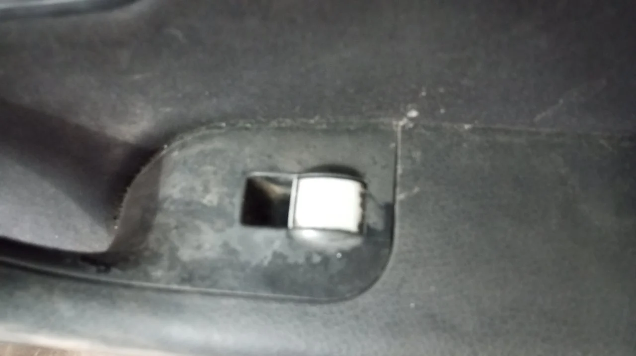 Foto de MANDO ELEVALUNAS DELANTERO DERECHO AUDI A4 BERLINA (8E) 1.9 TDI (131 CV / 96 KW) referencia 8E0959855