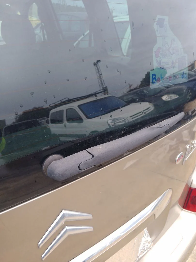 Foto de MOTOR LIMPIA TRASERO CITROEN C3 PICASSO 1.6 16V (120 CV / 88 KW)