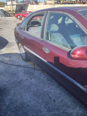 Foto de PUERTA DELANTERA DERECHA RENAULT LAGUNA (B56) 2.0 (113 CV / 83 KW) foto 2