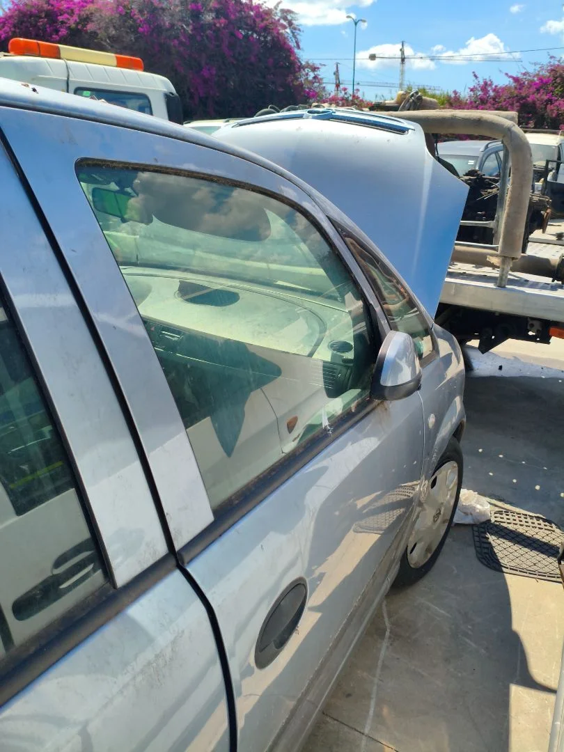 Foto de LUNA DELANTERA DERECHA OPEL MERIVA 1.7 16V DTI CAT (Y 17 DT / LR6) (75 CV / 55 KW) referencia 13205916