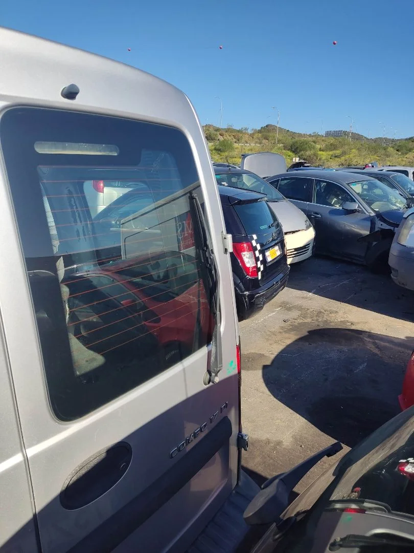 Foto de BRAZO LIMPIA TRASERO OPEL COMBO (CORSA C) 1.7 16V DI CAT (Y 17 DTL / LK8) (65 CV / 48 KW)