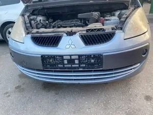 Foto de REJILLA DELANTERA MITSUBISHI COLT CZ3 BERL. 5 (Z30A) 1.3 CAT (95 CV / 70 KW)