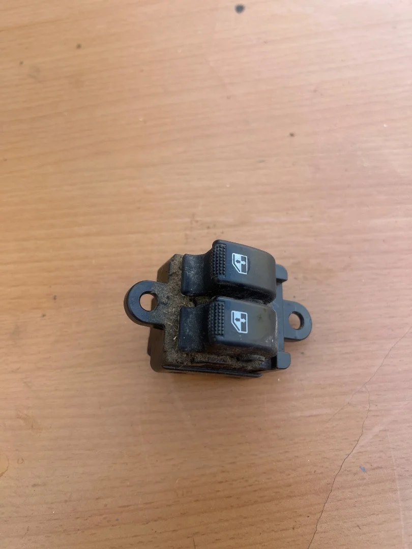 Foto de MANDO ELEVALUNAS DELANTERO DERECHO HYUNDAI ATOS (EM) 1.1 12V CAT (58 CV / 43 KW)