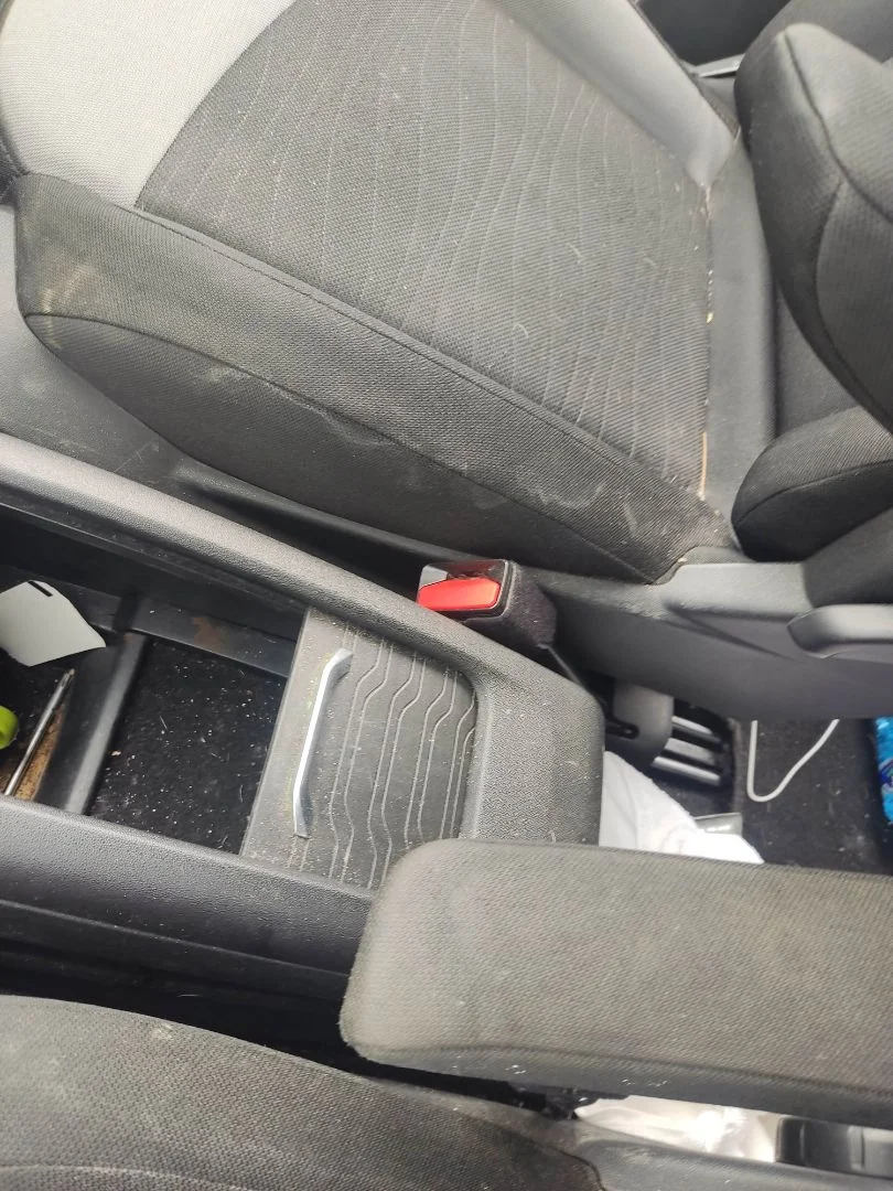 Foto de ENGANCHE CINTURON DELANTERO DERECHO CITROEN C4 PICASSO/SPACETOURER 1.6 HDi FAP (92 CV / 68 KW)