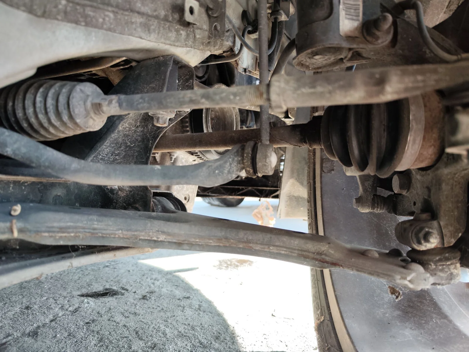 Foto de BRAZO SUSPENSION DELANTERO DERECHO FIAT GRANDE PUNTO (199) 1.4 (95 CV / 70 KW)