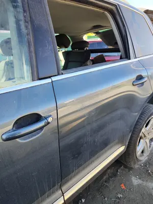 Foto de PUERTA TRASERA IZQUIERDA VOLKSWAGEN TOUAREG (7L6) 4.2 V8 32V FSI (350 CV / 257 KW)
