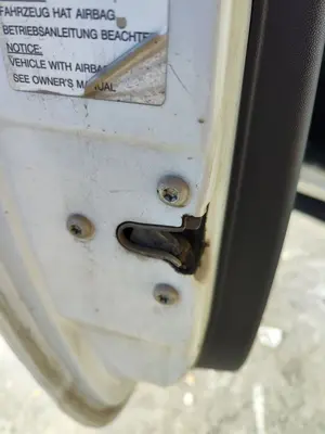 Foto de CERRADURA PUERTA DELANTERA IZQUIERDA OPEL CORSA C 1.2 16V CAT (Z 12 XE / LW4) (75 CV / 55 KW) referencia 13203899
