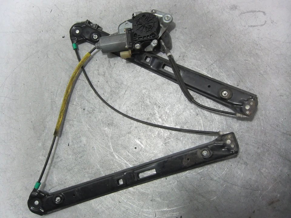Foto de ELEVALUNAS DELANTERO IZQUIERDO BMW SERIE 3 BERLINA (E46) 3.0 24V Turbodiesel CAT (184 CV / 135 KW) referencia 8196037