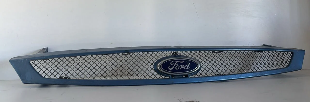Foto de REJILLA DELANTERA FORD FOCUS BERLINA (CAK)