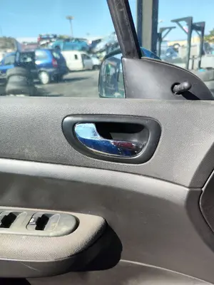 Foto de MANETA INTERIOR DELANTERA IZQUIERDA PEUGEOT 307 (S1)(04.2001) 1.6 16V CAT (109 CV / 80 KW) referencia 9143F4