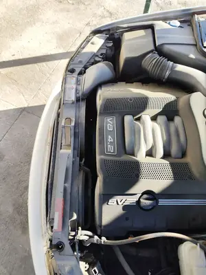 Foto de PANEL FRONTAL AUDI A8 (D2) 4.2 V8 40V (310 CV / 228 KW)