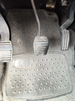 Foto de PEDAL FRENO FORD FIESTA (CBK) 1.4 TDCi CAT (68 CV / 50 KW)