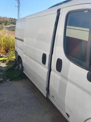 Foto de PUERTA TRASERA DERECHA FIAT DUCATO 3 FURGÓN 33 2.2 JTD CAT (101 CV / 74 KW)