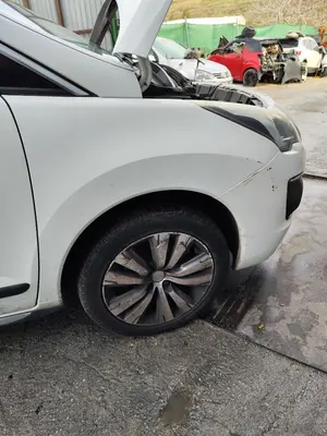 Foto de ALETA DELANTERA DERECHA PEUGEOT 3008 1.6 Blue-HDI FAP (120 CV / 88 KW)