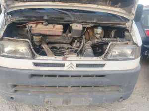 Foto de REJILLA DELANTERA CITROEN JUMPER FURGÓN 2.5 Diesel (86 CV / 63 KW)