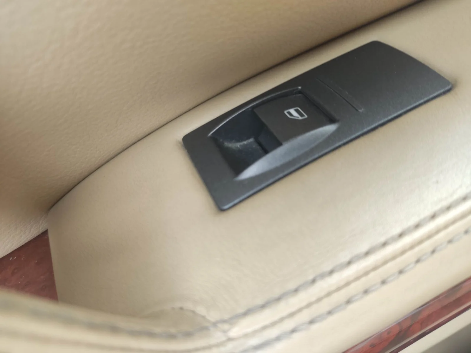 Foto de MANDO ELEVALUNAS TRASERO IZQUIERDO VOLKSWAGEN PHAETON (3D2/3D8) 6.0 W12 48V CAT (BAN) (420 CV / 309 KW) referencia 3D0959858E