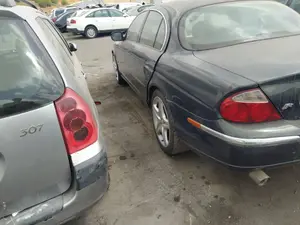 Foto de PUERTA TRASERA IZQUIERDA JAGUAR S-TYPE (03.1999) 4.0 V8 32V CAT (276 CV / 203 KW)